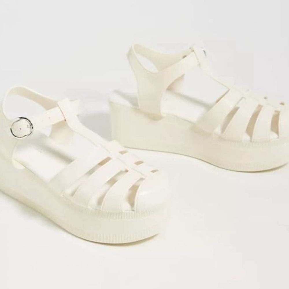 NWT Jeffrey Campbell Candied Cream Shiny Platform Fisherman Jelly Sandals - Picture 10 of 12